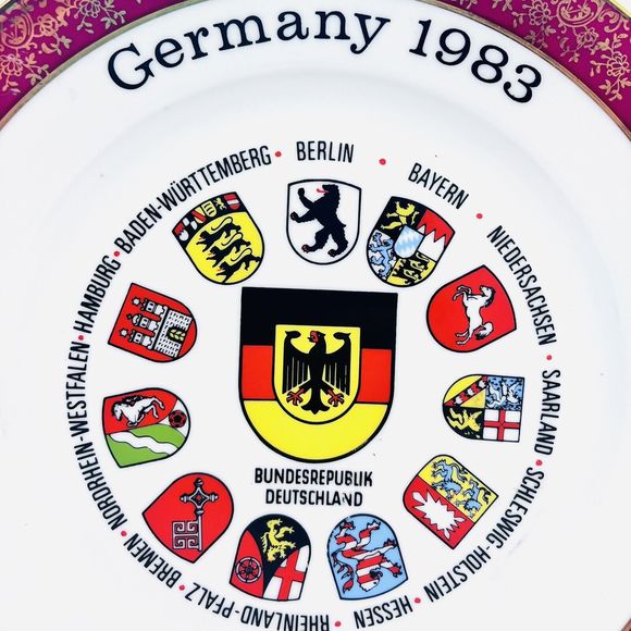 Vintage 1983 Schedel Plate Heavy Gilt Trim Bavaria Germany Coat of Arms. Nice - Picture 2 of 3